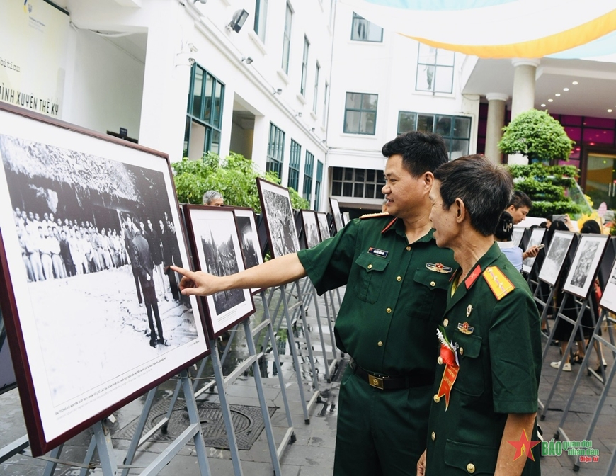 View - 	Triển lãm 70 bức ảnh về Chiến dịch Điện Biên Phủ của Nghệ sĩ nhiếp ản